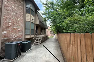 2103 Place Rebecca Ln, Houston, TX 77090 - Photo 2