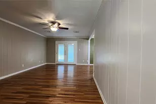 223 Sycamore Dr, Highlands, TX 77562 - Photo 8