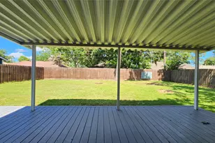 223 Sycamore Dr, Highlands, TX 77562 - Photo 4