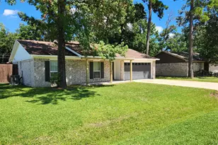 223 Sycamore Dr, Highlands, TX 77562 - Photo 2