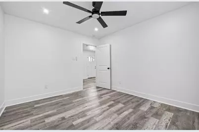 911 Bennington Street, Houston, TX 77022 - Photo 6