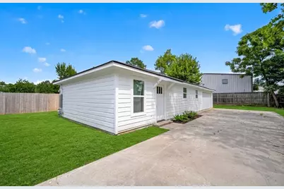911 Bennington Street, Houston, TX 77022 - Photo 2