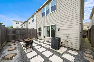 9517 Cedarpost Square St, Houston, TX 77055 - Photo 18