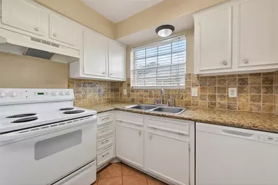 7900 Westheimer Road #112, Houston, TX 77063 - Photo 14