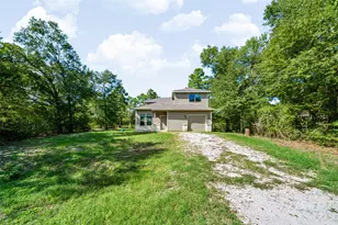 16 Big Lake Cir, Huntsville, TX 77320 - Photo 2