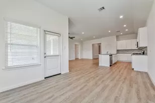 3019 King Oaks St, Baytown, TX 77251 - Photo 10