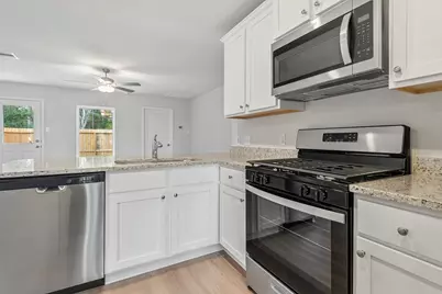 10360 Sweetwater Creek Drive, Cleveland, TX 77328 - Photo 6