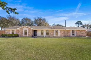 6646 Bayou View Dr, Houston, TX 77091 - Photo 2