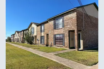 101 E Hospital Drive #9, Angleton, TX 77515 - Photo 2