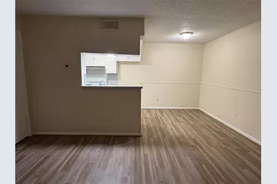 101 E Hospital Drive #9, Angleton, TX 77515 - Photo 4