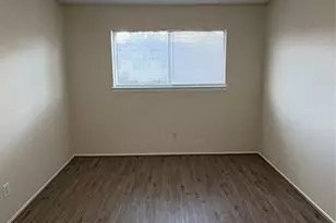 101 E Hospital Dr, Angleton, TX 77515 - Photo 10