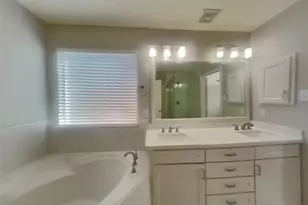 3631 Royal Royce Dr, Houston, TX 77042 - Photo 10