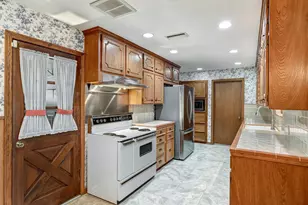 6215 Waltway Dr, Houston, TX 77008 - Photo 8