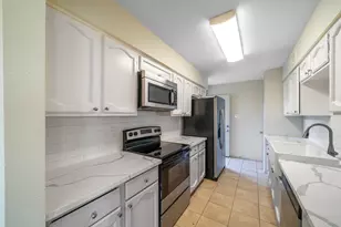 7847 Green Lawn Dr, Houston, TX 77088 - Photo 6