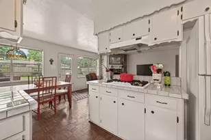 9235 Sharpview Dr, Houston, TX 77036 - Photo 18