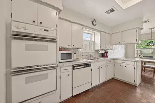 9235 Sharpview Dr, Houston, TX 77036 - Photo 14