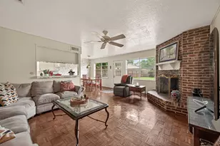 9235 Sharpview Dr, Houston, TX 77036 - Photo 8
