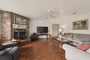 9235 Sharpview Dr, Houston, TX 77036 - Photo 6