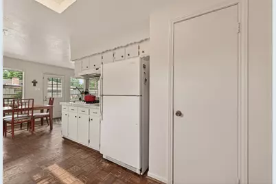9235 Sharpview Drive, Houston, TX 77036 - Photo 18