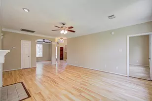 4731 Silverlake Dr, Sugar Land, TX 77479 - Photo 10