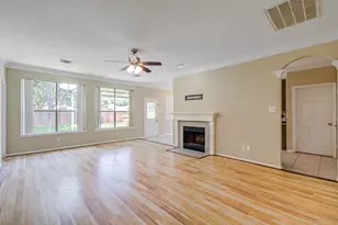 4731 Silverlake Dr, Sugar Land, TX 77479 - Photo 8