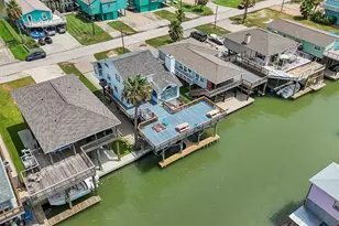 313 Schooner Dr, Freeport, TX 77541 - Photo 2