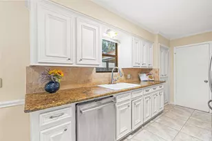 2823 Rockarbor Dr, Houston, TX 77063 - Photo 14