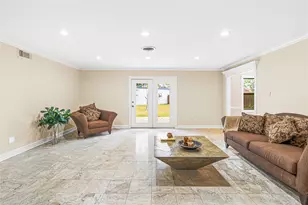 2823 Rockarbor Dr, Houston, TX 77063 - Photo 10