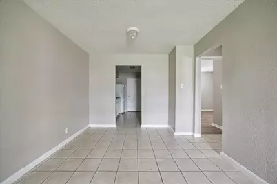 5107 Clover Street, Houston, TX 77033 - Photo 4