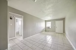 5107 Clover St, Houston, TX 77033 - Photo 2