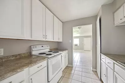 5107 Clover Street, Houston, TX 77033 - Photo 6