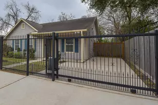 1506 Amundsen St, Houston, TX 77009 - Photo 4