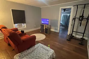 105 N Carver St, Edna, TX 77957 - Photo 6