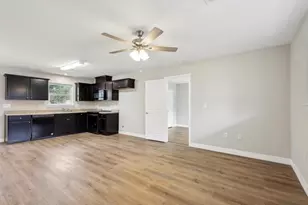 8670 Newfield Ln, Beaumont, TX 77707 - Photo 10