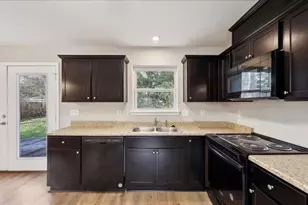 8670 Newfield Ln, Beaumont, TX 77707 - Photo 6