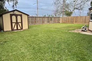 1225 Clover Dr, Angleton, TX 77515 - Photo 12