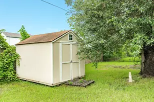 129 La Laja Dr, Angleton, TX 77515 - Photo 10
