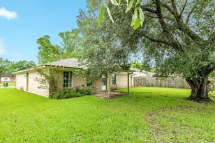 129 La Laja Dr, Angleton, TX 77515 - Photo 4