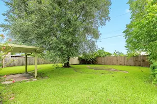129 La Laja Dr, Angleton, TX 77515 - Photo 8