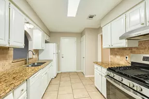 129 La Laja Dr, Angleton, TX 77515 - Photo 16