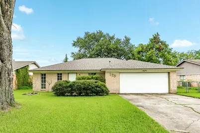 129 La Laja Drive, Angleton, TX 77515 - Photo 1