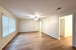 8 Piney Way, Angleton, TX 77515 - Photo 2
