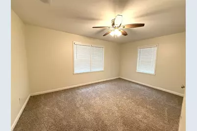 8 Piney Way, Angleton, TX 77515 - Photo 10