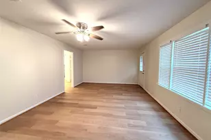 8 Piney Way, Angleton, TX 77515 - Photo 4