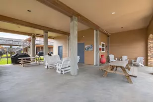 1301 Maui Dr Dr, Tiki Island, TX 77554 - Photo 34