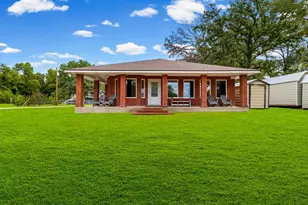 361 S Lakeside Dr, Huntsville, TX 77320 - Photo 2