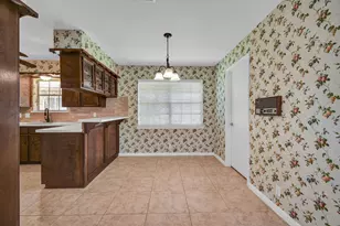 110 Buttercup St, Lake Jackson, TX 77566 - Photo 4