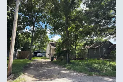 208 W Jordan Street, Alvin, TX 77511 - Photo 1