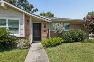 5102 Creekbend Dr, Houston, TX 77035 - Photo 2
