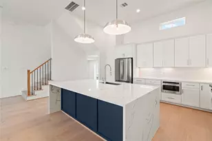 8720 Aquino Ln, Houston, TX 77055 - Photo 14